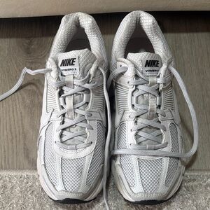 Nike Vomero 5 Light Gray Sneakers